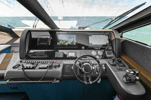 Sunseeker 73 Manhattan Yacht For Sale