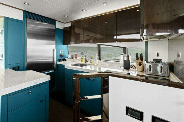 Sunseeker 73 Manhattan Yacht For Sale