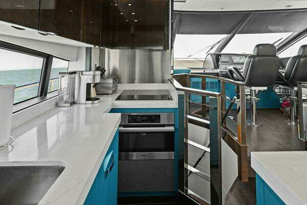 Sunseeker 73 Manhattan Yacht For Sale