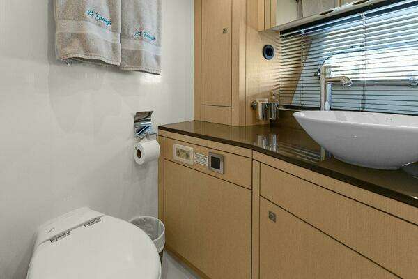 Sunseeker 73 Manhattan Yacht For Sale
