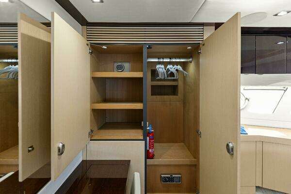 Sunseeker 73 Manhattan Yacht For Sale
