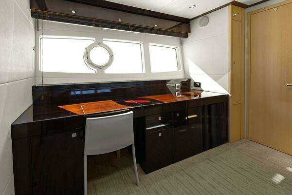 Sunseeker 73 Manhattan Yacht For Sale