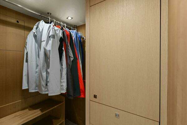 Sunseeker 73 Manhattan Yacht For Sale