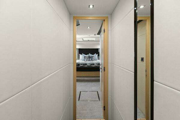 Sunseeker 73 Manhattan Yacht For Sale