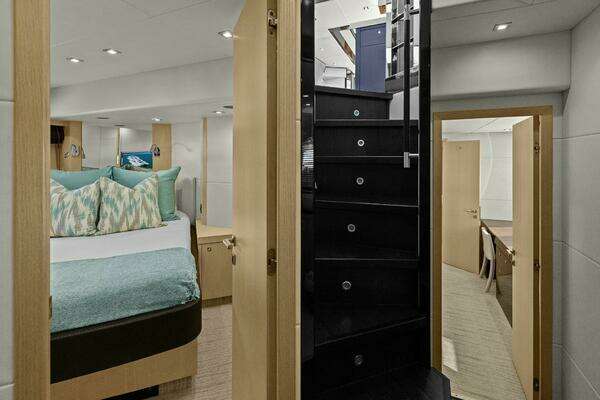 Sunseeker 73 Manhattan Yacht For Sale