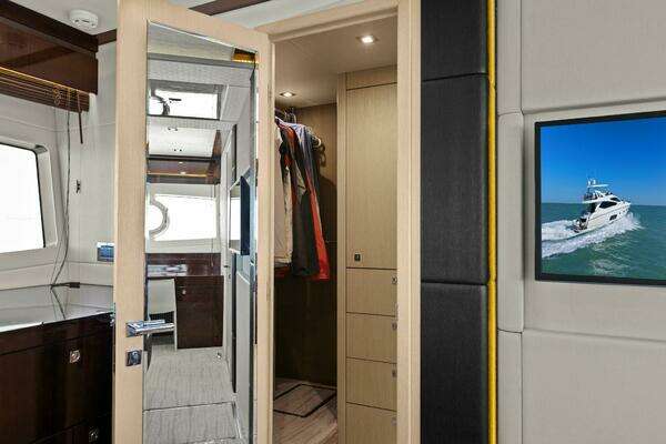 Sunseeker 73 Manhattan Yacht For Sale