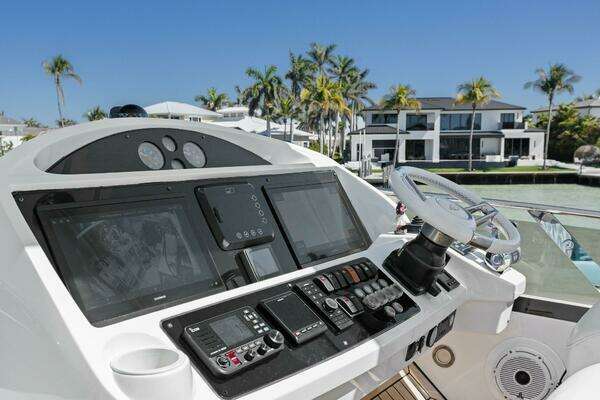 Sunseeker 73 Manhattan Yacht For Sale