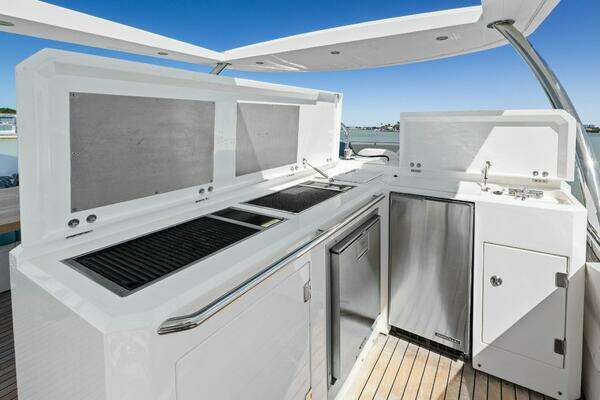 Sunseeker 73 Manhattan Yacht For Sale