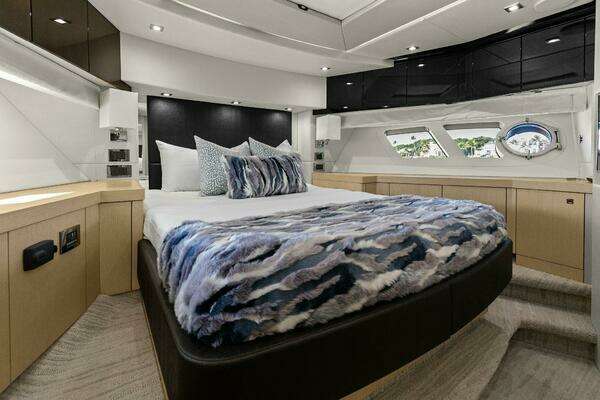 Sunseeker 73 Manhattan Yacht For Sale