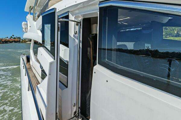 Sunseeker 73 Manhattan Yacht For Sale