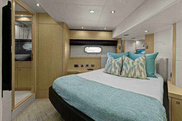 Sunseeker 73 Manhattan Yacht For Sale