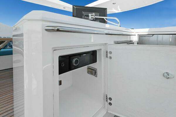 Sunseeker 73 Manhattan Yacht For Sale