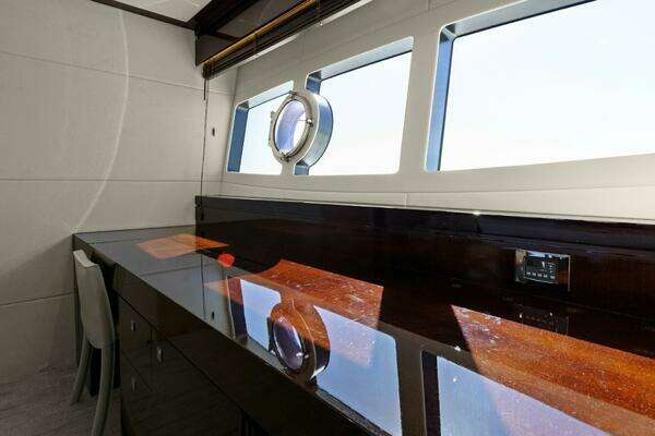 Sunseeker 73 Manhattan Yacht For Sale