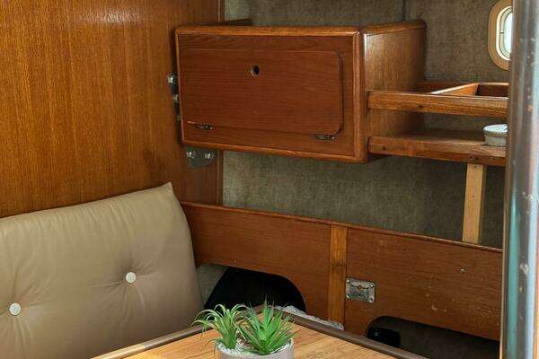 Photo of the 1989 Hunter 33.5