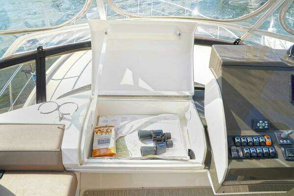 Carver C40 Yacht For Sale