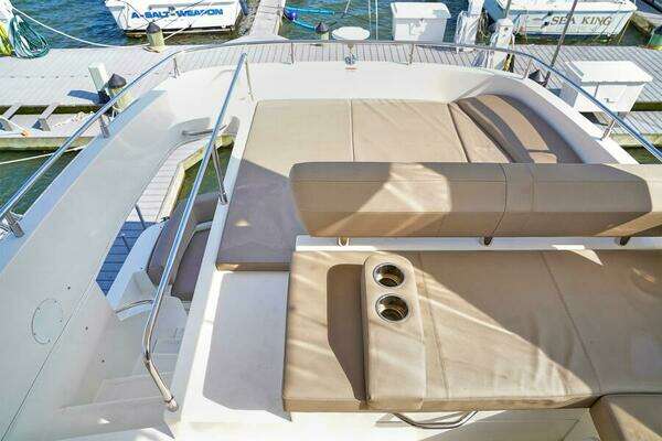 Carver C40 Yacht For Sale