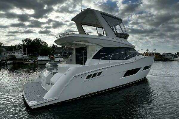 Carver C40 Yacht For Sale