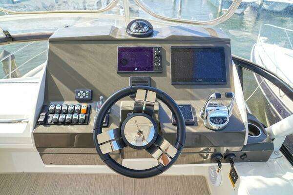 Carver C40 Yacht For Sale