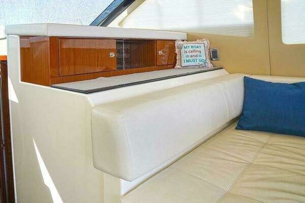 Carver C40 Yacht For Sale