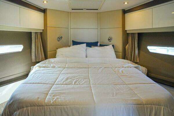 Carver C40 Yacht For Sale