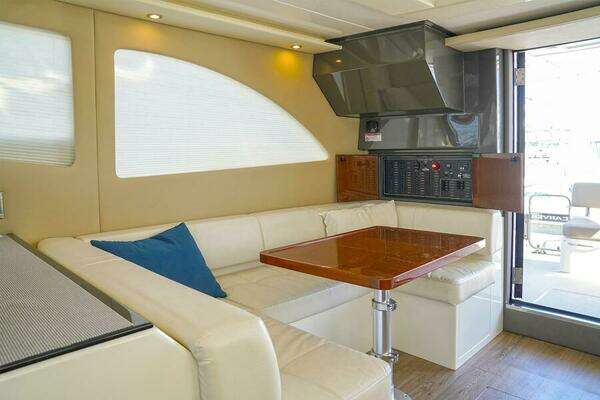 Carver C40 Yacht For Sale