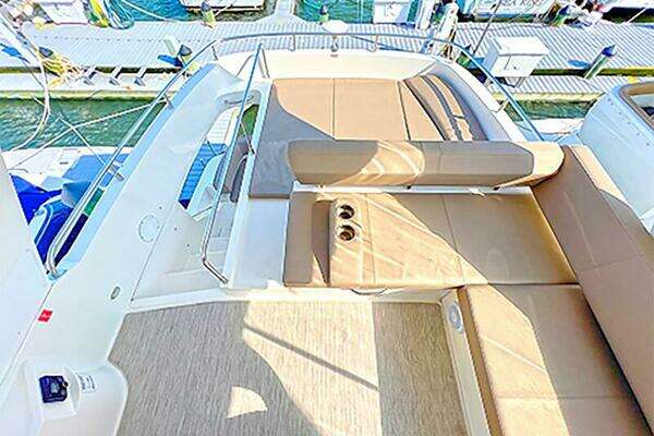 Carver C40 Yacht For Sale