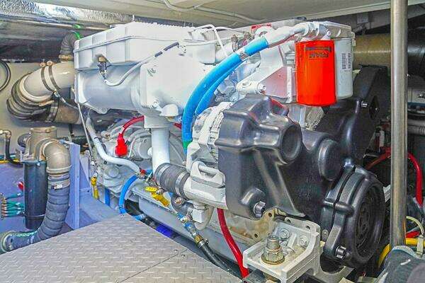 Carver C40 Yacht For Sale