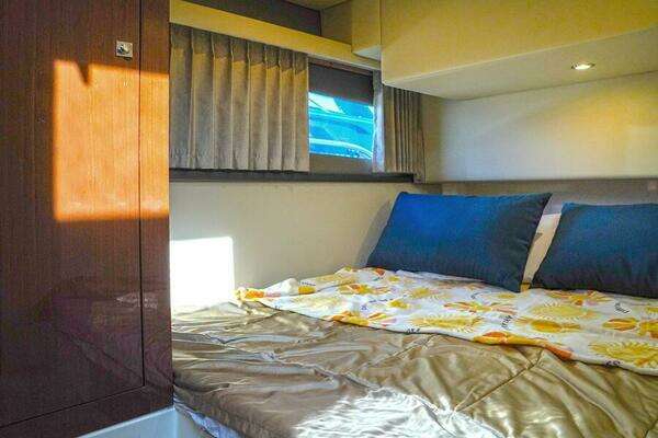 Carver C40 Yacht For Sale