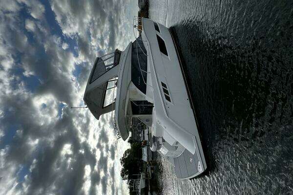 Carver C40 Yacht For Sale