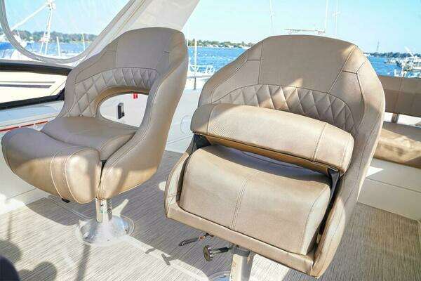 Carver C40 Yacht For Sale