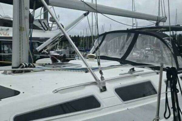 Photo of the 2002 Hunter 356