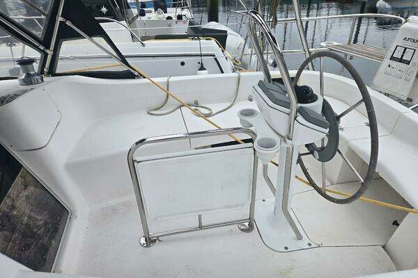 Photo of the 2002 Hunter 356