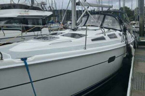 Photo of the 2002 Hunter 356