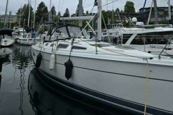 Photo of the 2002 Hunter 356