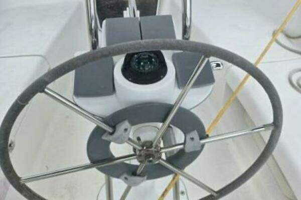 Photo of the 2002 Hunter 356