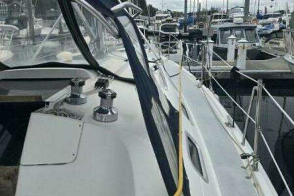 Photo of the 2002 Hunter 356