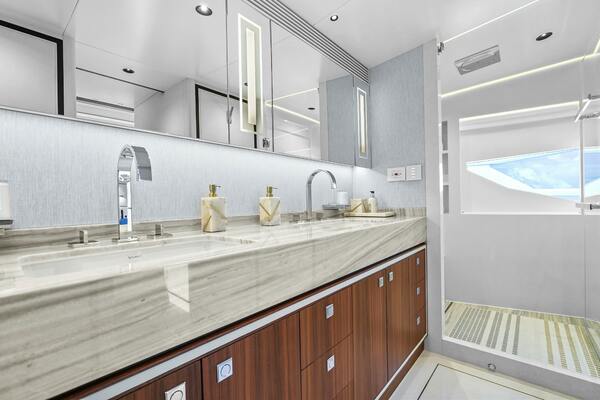 MISS MICHELLE 122ft Horizon Yacht For Sale