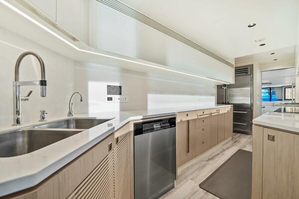 MISS MICHELLE 122ft Horizon Yacht For Sale