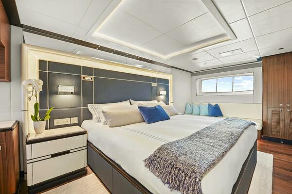 MISS MICHELLE 122ft Horizon Yacht For Sale