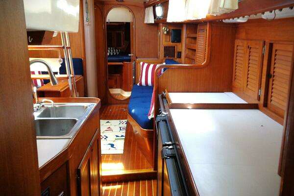 Photo of the 1983 Bristol 41.1 "CATTYWAMPUS"