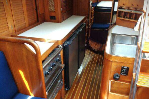 Photo of the 1983 Bristol 41.1 "CATTYWAMPUS"