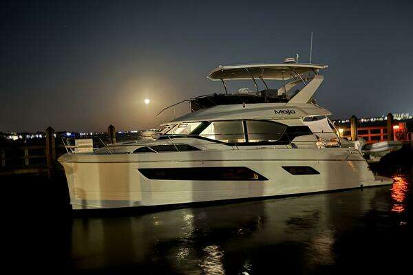Aquila 44 Yacht For Sale