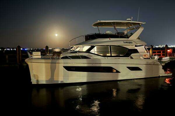 Aquila 44 Yacht For Sale