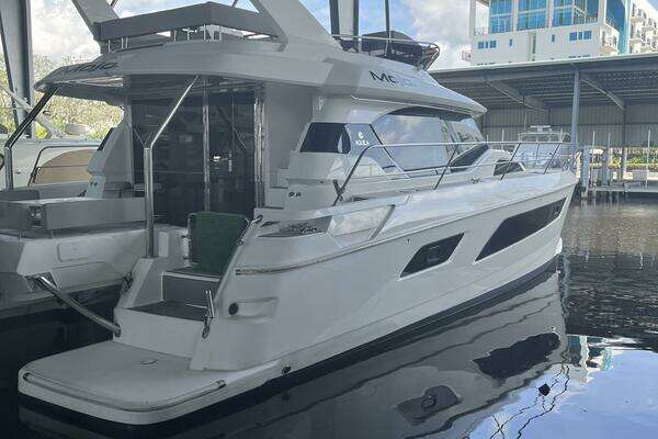 Aquila 44 Yacht For Sale
