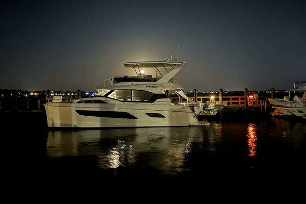Aquila 44 Yacht For Sale