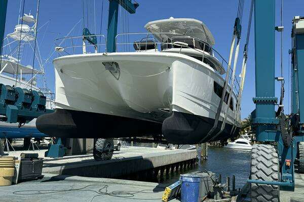 Aquila 44 Yacht For Sale