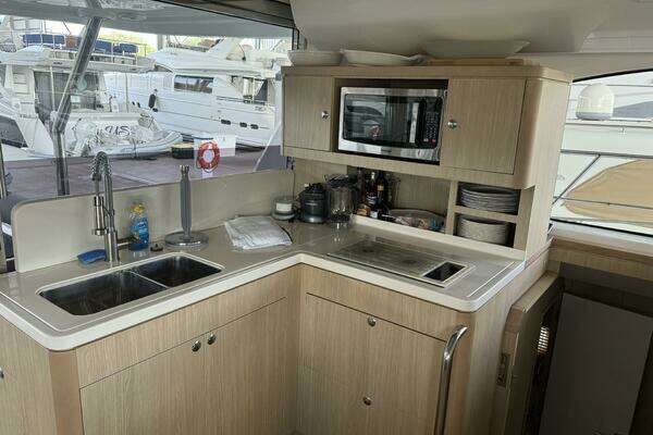 Aquila 44 Yacht For Sale
