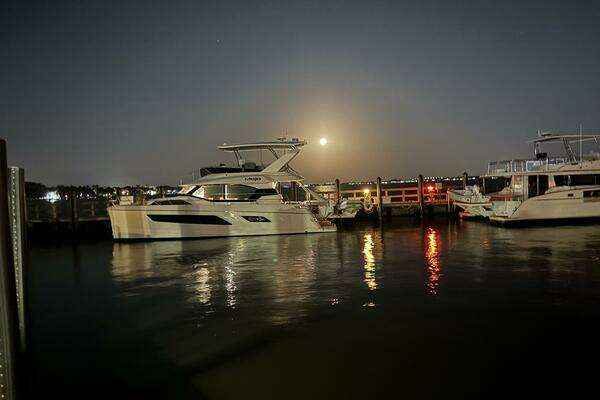 Aquila 44 Yacht For Sale