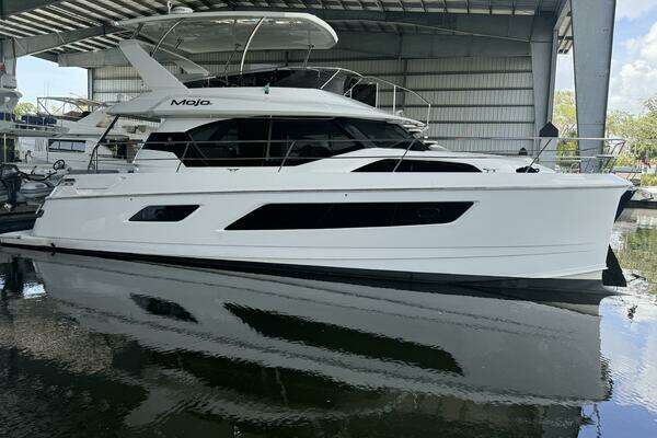Aquila 44 Yacht For Sale