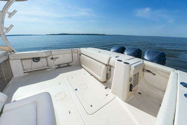 Grady-White Freedom 335 Yacht For Sale